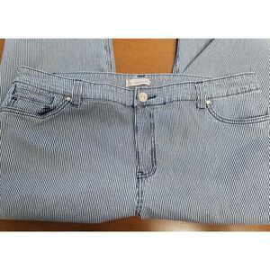 💕Established 1962 16W pinstripe capris.